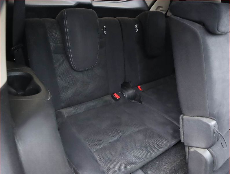 Nissan X-Trail (2015) Tekna 1.6 dCi, 4X4, 7 míst - fotka 17 z 23