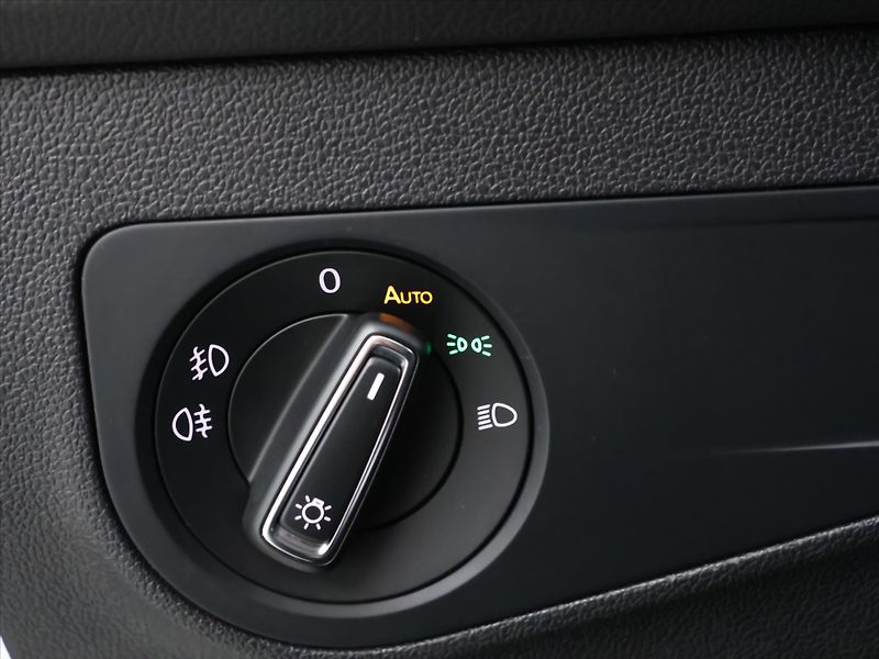 Volkswagen Tiguan 1,4 TSI DSG R-line matrix virt - fotka 16 z 36