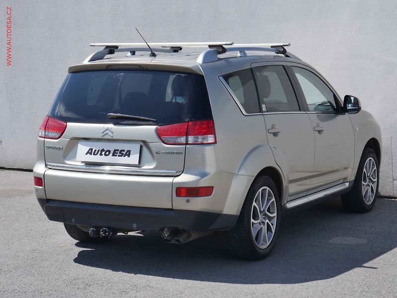 Citroën C-Crosser (2009) 2.2HDi 4x4, 7míst, ČR, Xenon - fotka 4 z 21