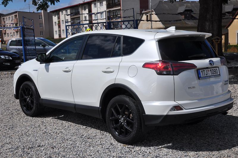 Toyota RAV4 2.5HSD 114kW - fotka 4 z 18