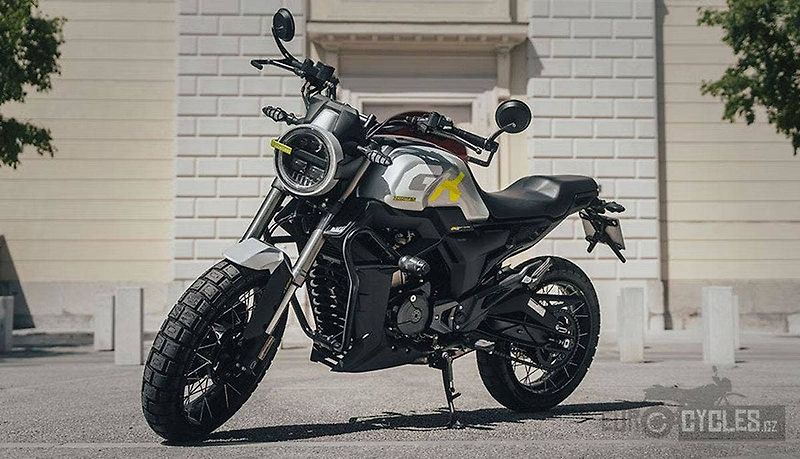 Zontes 125 GK (2026) SCRAMBLER - Drátěná kola - fotka 12 z 14