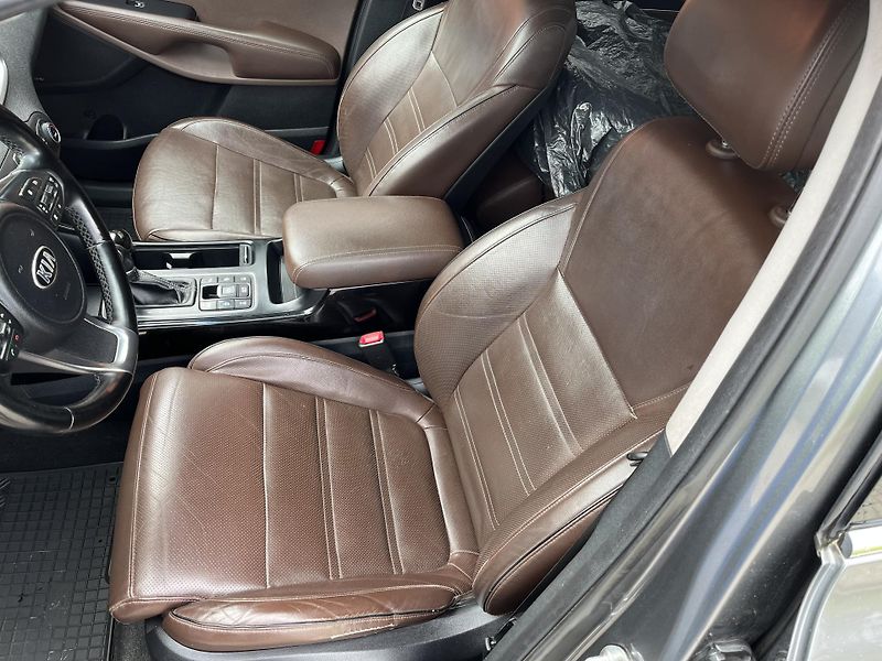 Kia Sorento 2.2 CRDi Platinum 4x4 Automat - fotka 7 z 33