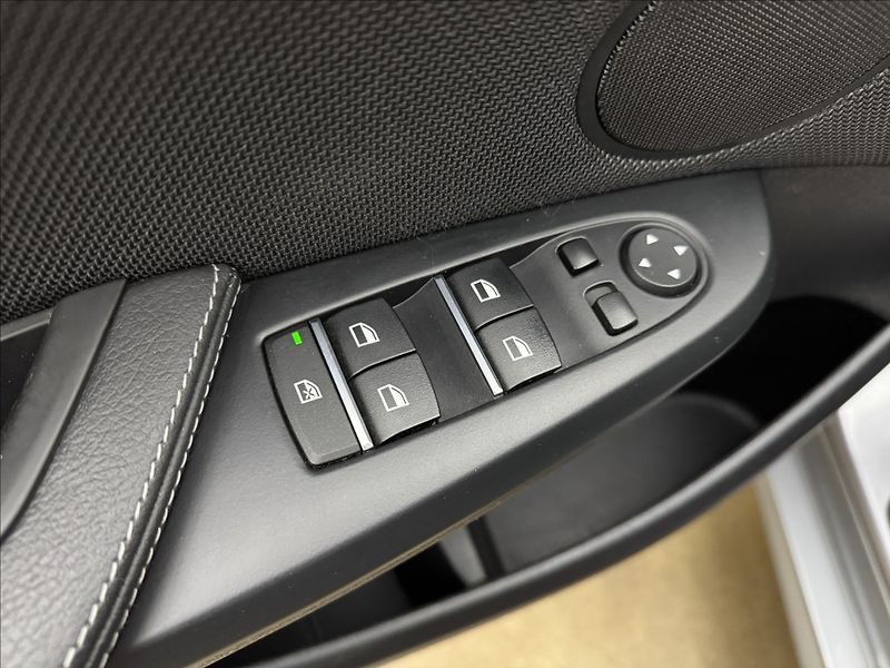 BMW X3 2,0 4X4 DPH M 2XKOLA NAVI ČR - fotka 25 z 36