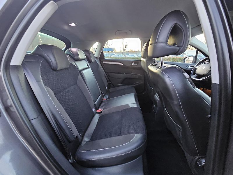 Citroën C4 (2016) 1.2 81kW SHINE,81 000 KM !!! - fotka 39 z 47