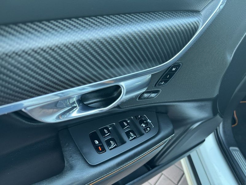 Volvo V90 (2018) 2.0D AWD Ocean Race LED - fotka 25 z 46