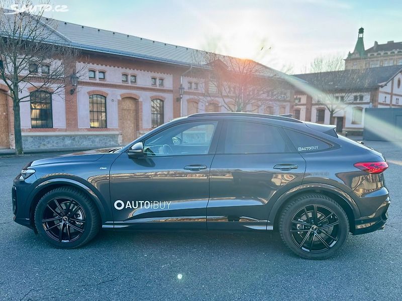 Audi Q5 2.0 TDI SPORTBACK 4x4 S-LINE - fotka 6 z 45