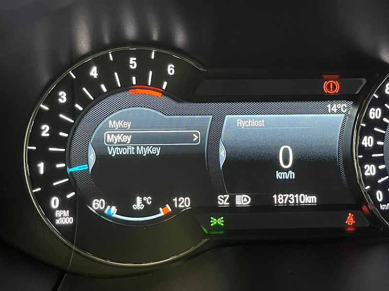 Ford S-MAX 2.0 EB Titanium manuál 7 míst - fotka 56 z 63