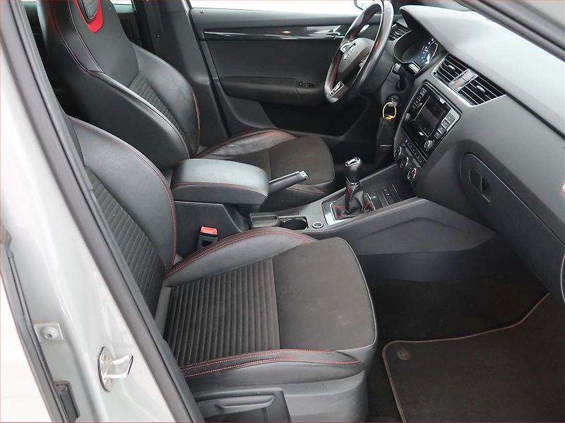 Škoda Octavia (2014) RS 2.0 TDI, Kůže, Navi - fotka 9 z 14