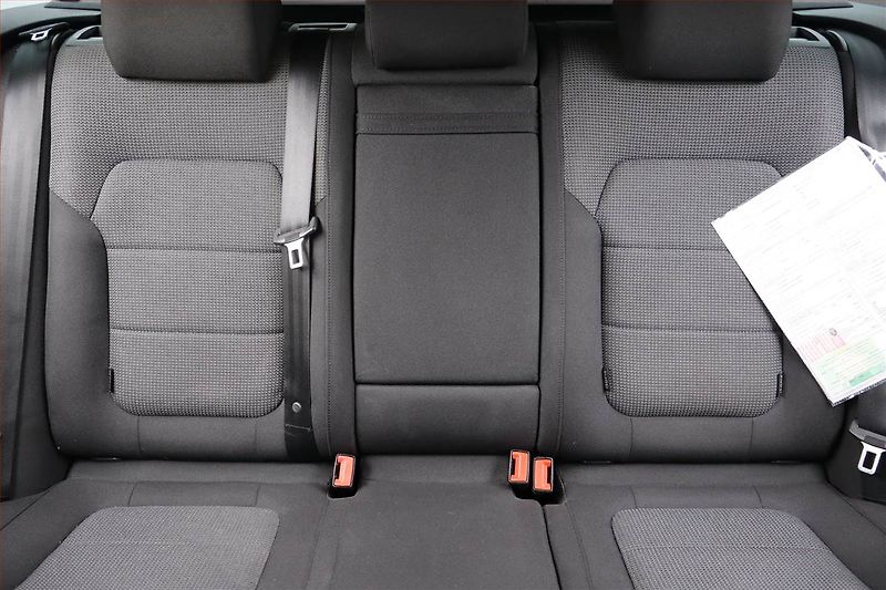 Volkswagen Passat (2014) 1.6 TDI, Navi, Tempomat - fotka 10 z 22
