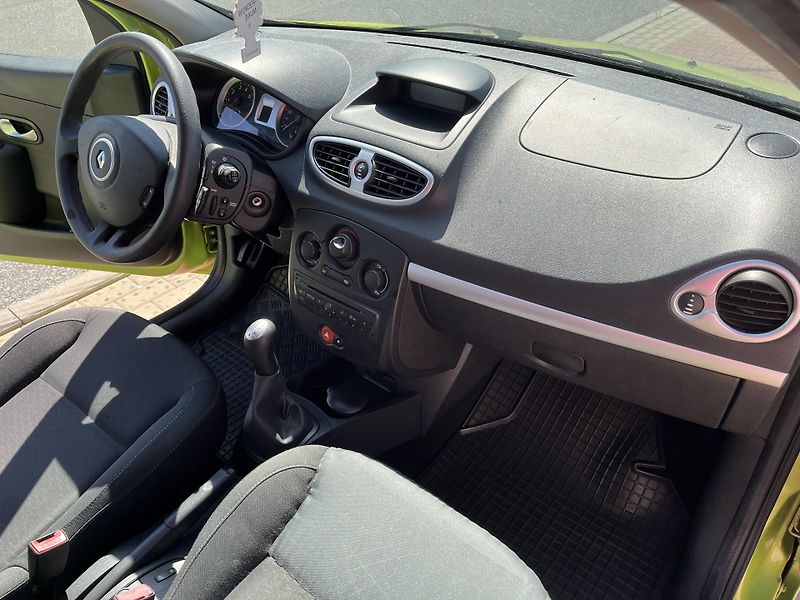 Renault Clio 1.2i 92100 km ČR - fotka 16 z 30