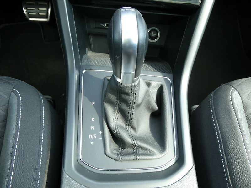 Volkswagen Touran 1,4 TSi 110kW DSG,LED,serviska - fotka 33 z 49