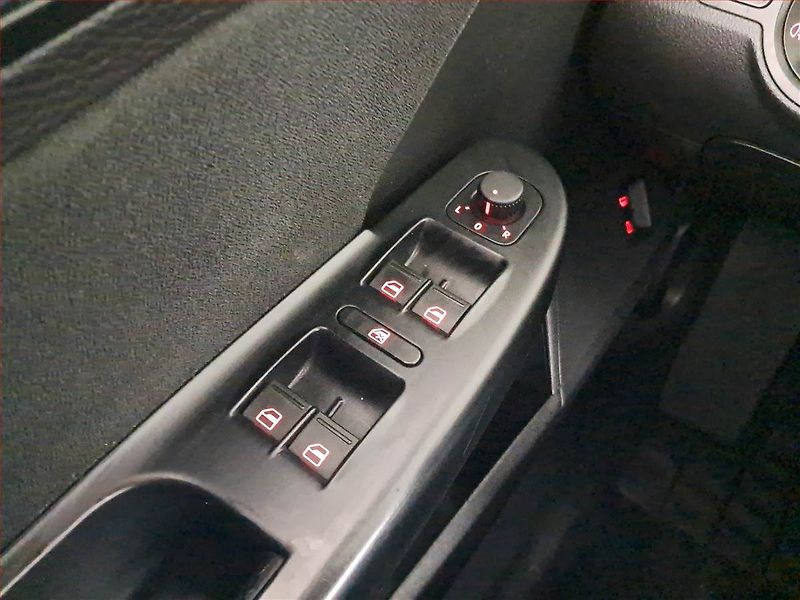 Volkswagen Passat (2007) 2.0 TDI, po STK, Tažné, Klima - fotka 17 z 18