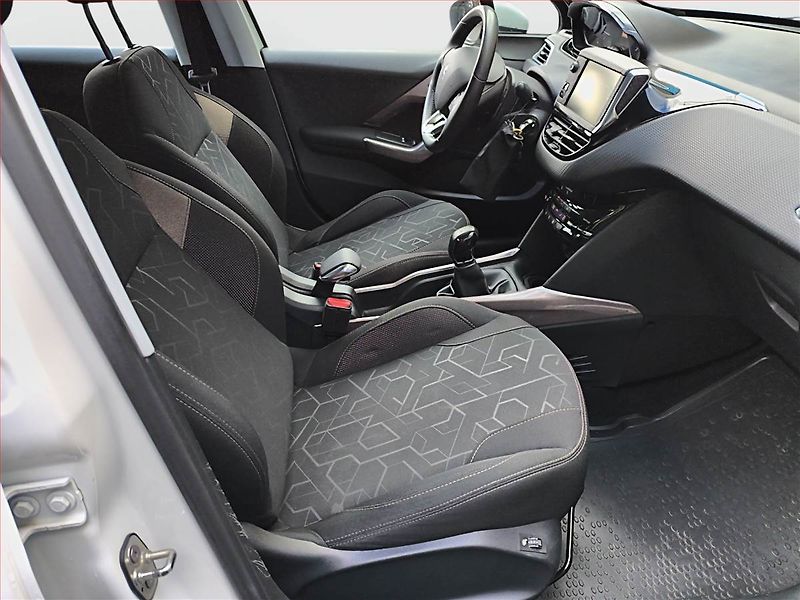 Peugeot 2008 (2016) 1.2 PureTech, Tempomat - fotka 9 z 13