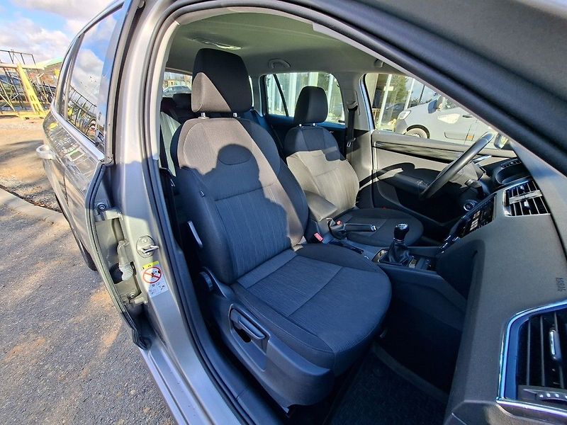 Škoda Octavia COMBI 2,0 TDI 150k M6 - fotka 15 z 25