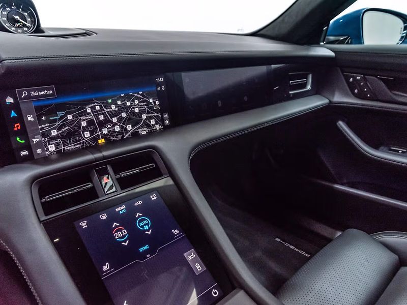 Porsche Taycan Turbo Sport Turismo HuD InnoDr - fotka 15 z 21