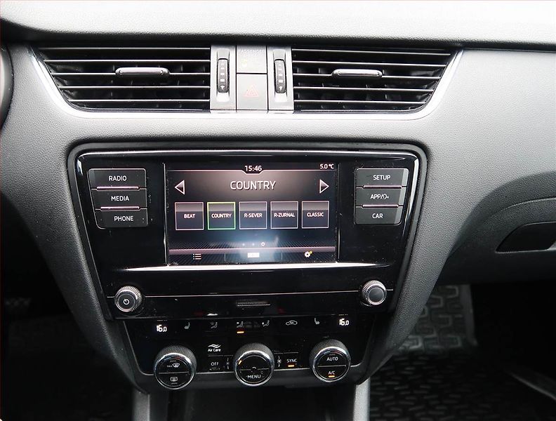 Škoda Octavia (2019) 1.6 TDI, Tempomat - fotka 12 z 15