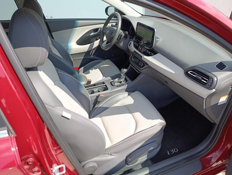 Hyundai i30 1.5T-GDI HEV DCT PREMIUM ČR  - fotka 17 z 37