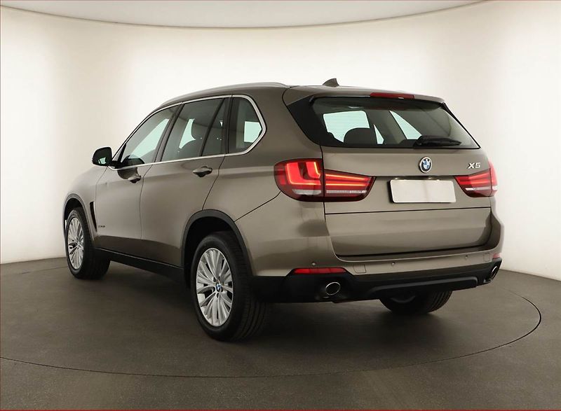 BMW X5 (2016) xDrive30d - fotka 4 z 20