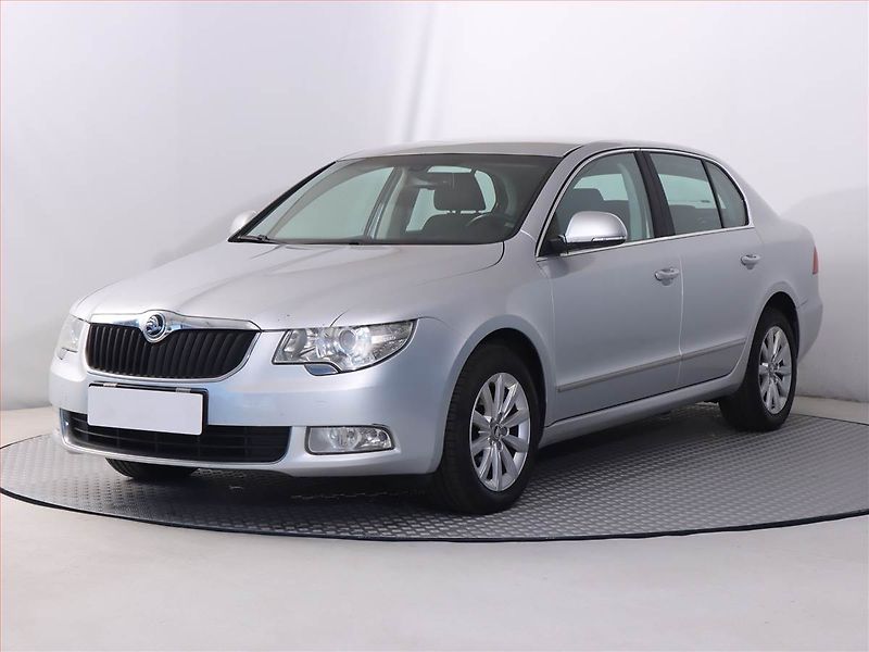 Škoda Superb (2012) 2.0 TDI, Serv.kniha, Tempomat - fotka 2 z 17