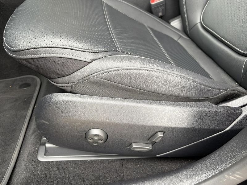 Mercedes-Benz GLC 300de 4MATIC - fotka 7 z 32