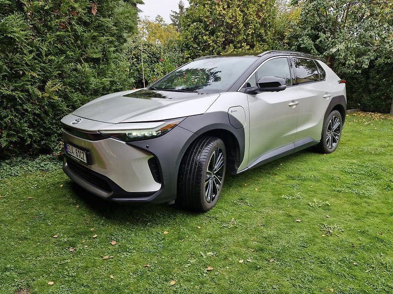 Toyota bZ4X (2025) plná výbava, nevyužité - fotografie inzerátu