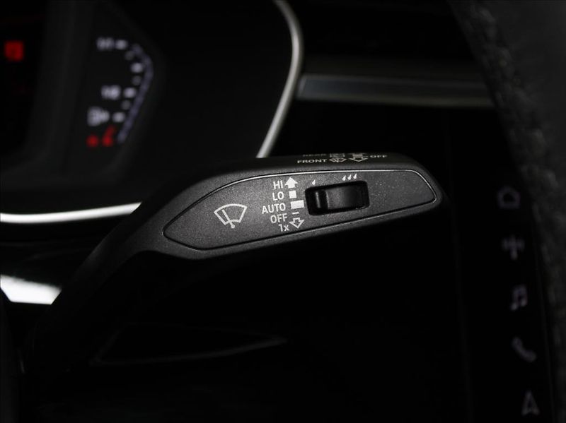 Audi Q3 2,0 TDi S-Line 54tkm. 1.maj.ČR - fotka 20 z 24