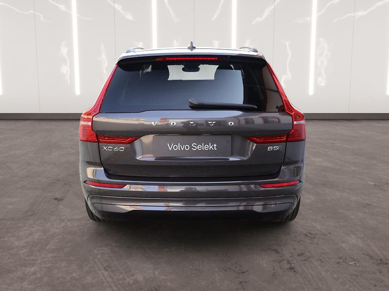Volvo XC60 (2025) Core, B5 AWD, rezervace - fotka 3 z 21