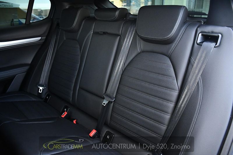 Alfa Romeo Stelvio 2,2 D 16V 210k Veloce AT8-Q4 - fotka 14 z 55