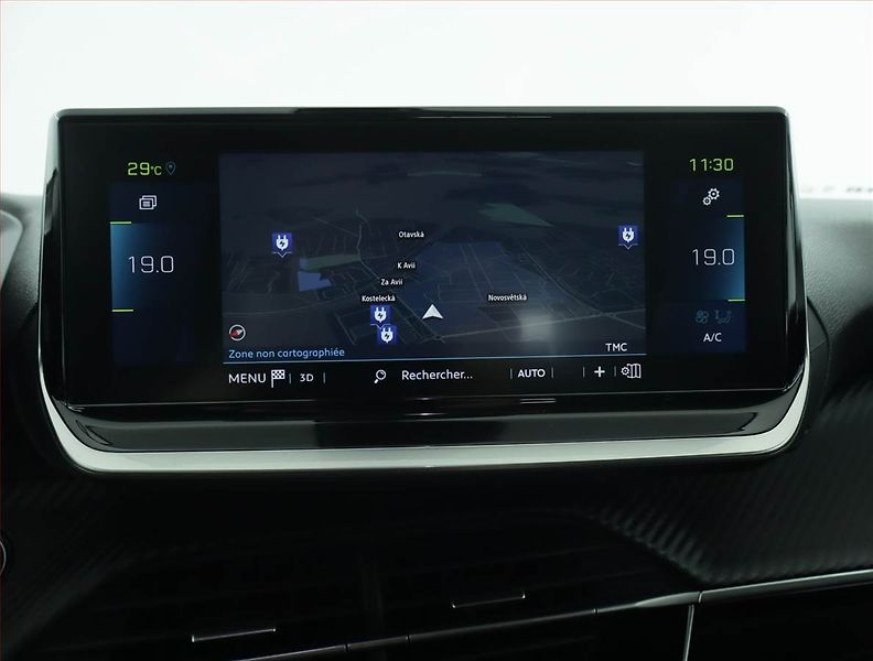 Peugeot 2008 (2022) 50 kWh, SoH 92% - fotka 17 z 19