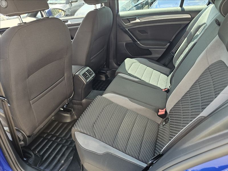 Volkswagen Golf 1,4TSi R-Line Webasto NAVI - fotka 26 z 43