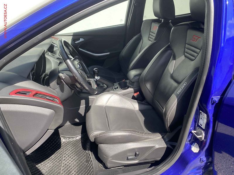 Ford Focus (2012) 2.0EB, AC, bixen, kamera - fotka 9 z 16