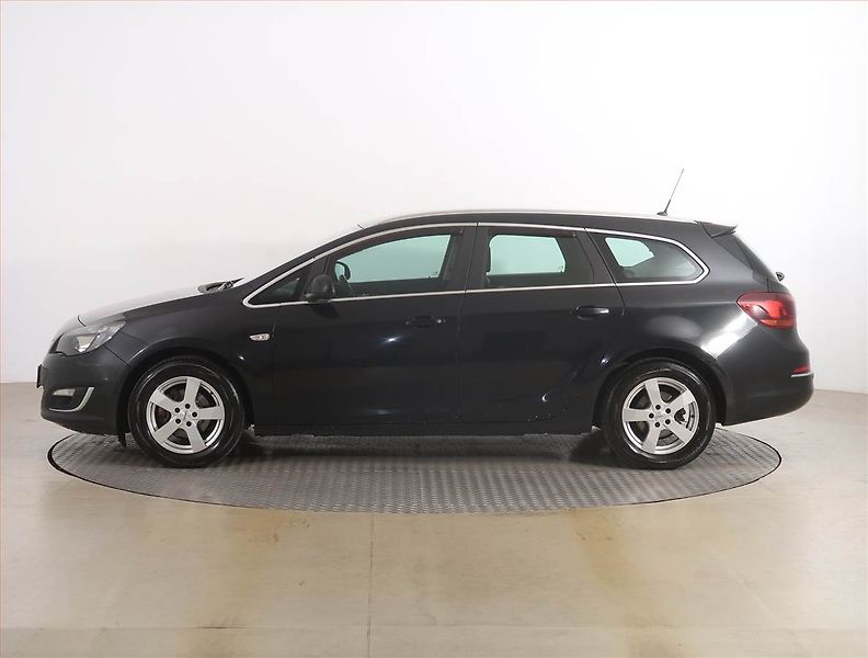 Opel Astra (2013) 1.6 16V, Tempomat - fotka 3 z 16