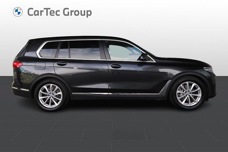 BMW X7 xDrive40i - fotka 4 z 32