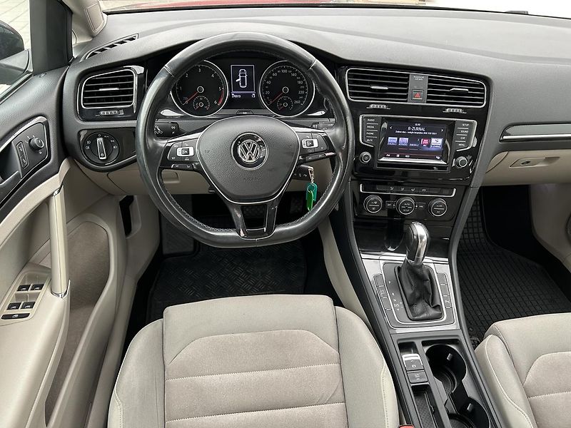 Volkswagen Golf 1.6 TDI Highline - fotka 5 z 21