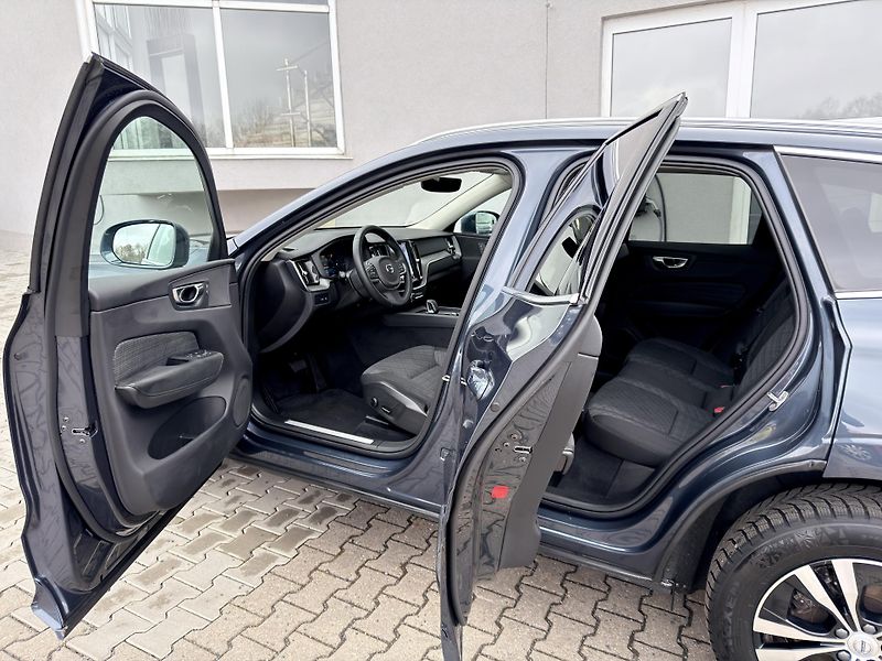 Volvo XC60 T6 AWD RECHARGE // 1.maj. //ČR - fotka 10 z 38