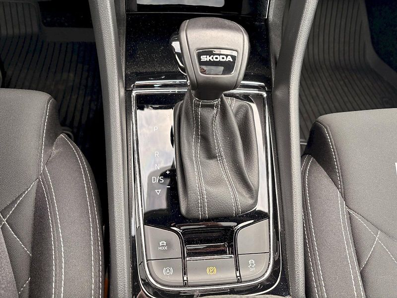 Škoda Karoq (2024) TSI 110 kW Sportline DSG - taž - fotka 21 z 33