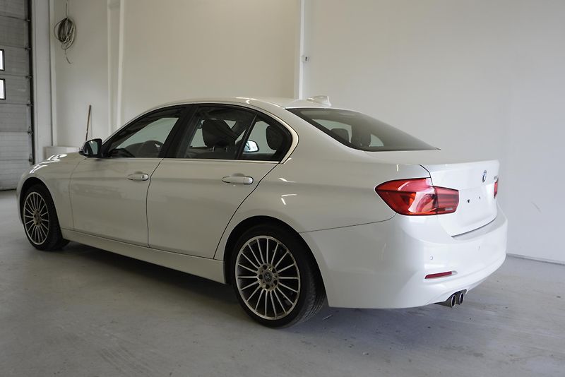BMW Řada 3 320i 135kW AUTOMAT - fotka 8 z 27