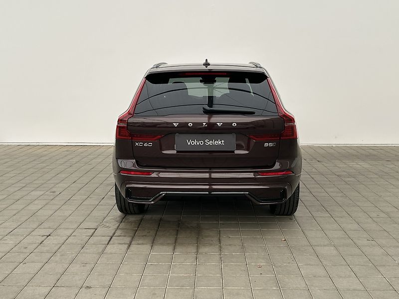 Volvo XC60 2.0 B5 4x4 PLUS DARK - fotka 5 z 30