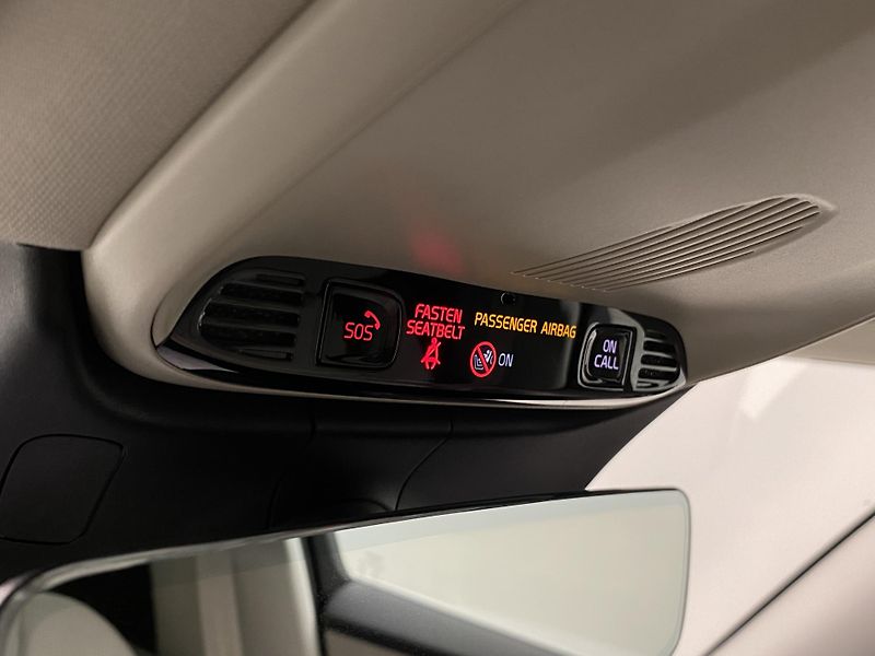 Volvo V60 D4 MOMENTUM AUT - fotka 30 z 47