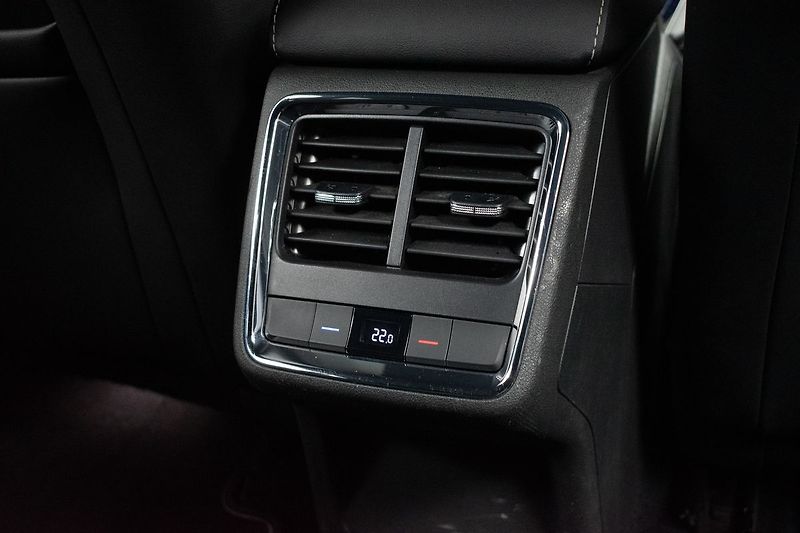 Škoda Enyaq 60 62kWh SPORTLINE*SoH-87%*DPH - fotka 14 z 40