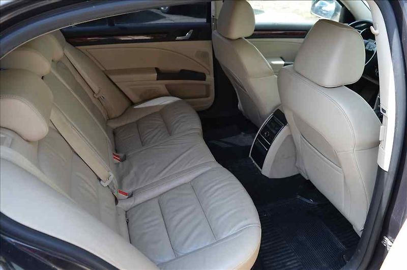 Škoda Superb (2009) II. 2,0 TDI SG - fotka 31 z 35