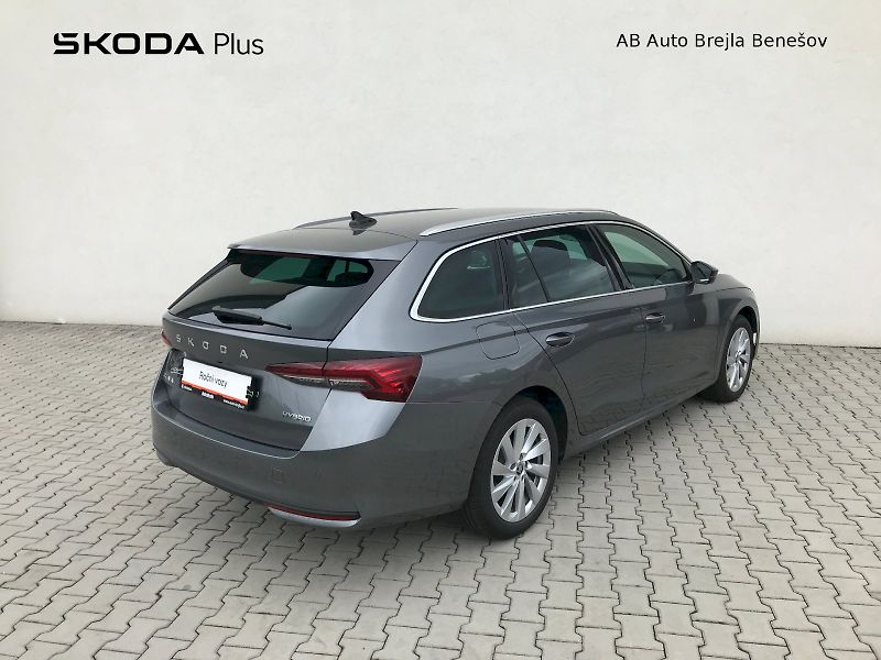 Škoda Octavia (2025) COMBI TOP SELECTION 1,5 TSI M- - fotka 2 z 28