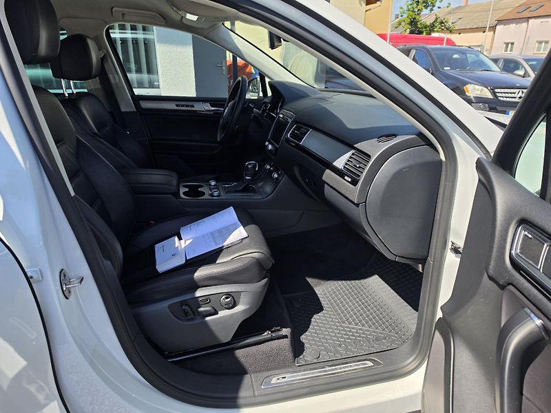 Volkswagen Touareg 3.0 TDI 4Motion Dyn Aud R-Line - fotka 19 z 24