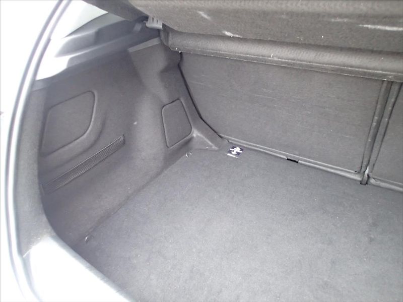 Peugeot 308 1,2 PureTech 81kw,Po SERVISU!! - fotka 28 z 29