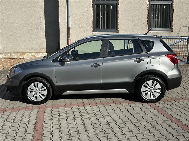 Suzuki SX4 S-Cross 1,6 4x4 AUTOMAT - fotka 8 z 28