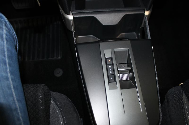 Opel Frontera (2025) Edition Hybrid 1.2 TURBO 107kW - fotka 12 z 16