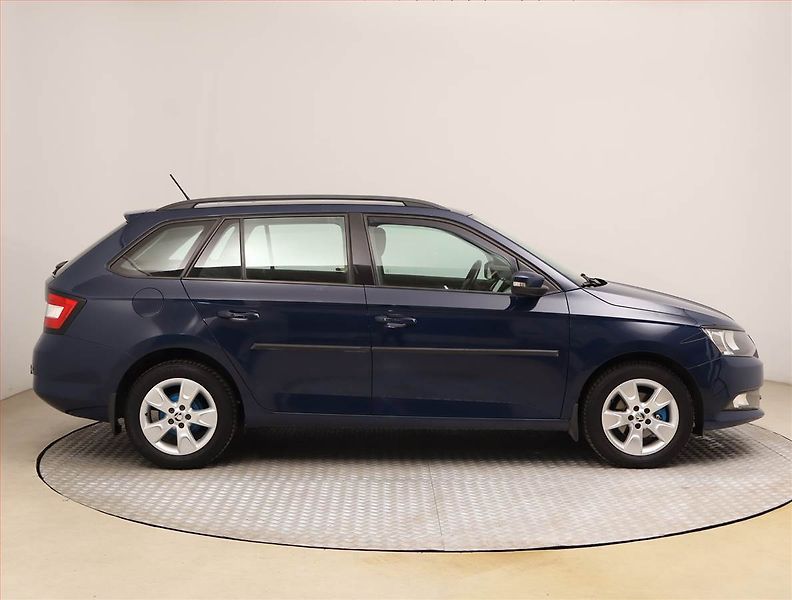 Škoda Fabia (2015) Ambition Plus 1.2 TSI, Navi - fotka 6 z 18