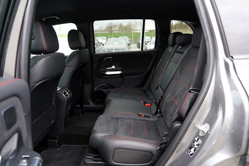 Mercedes-Benz GLB 200d 4Matic/AMG/AT/150 PS/Led - fotka 34 z 50