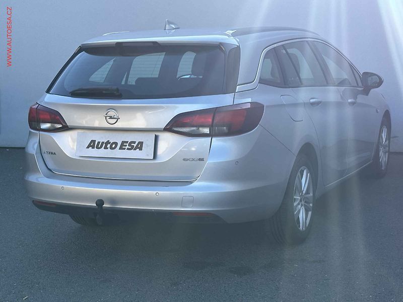 Opel Astra (2017) 1.6CDTi, AC, navi - fotka 4 z 18