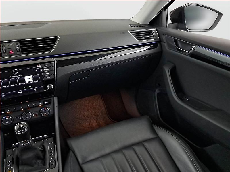 Škoda Superb (2017) Laurin&Klement 2.0 TDI, Kůže - fotka 8 z 19